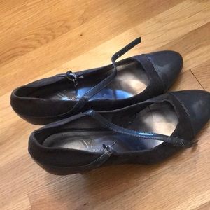 Pattern leather toed strapped worthington heels